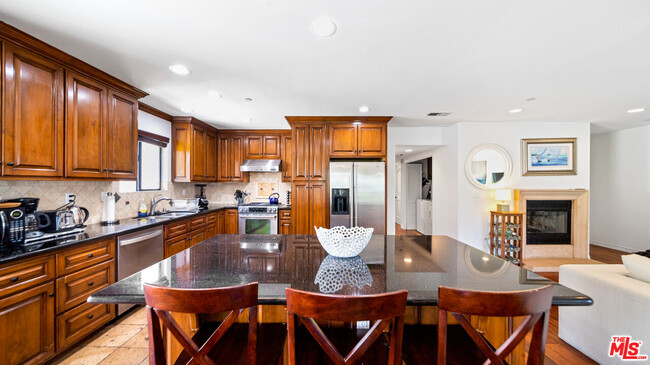 Building Photo - 1146 Hacienda Pl