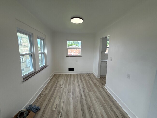 Building Photo - 7209 Brookcrest Dr
