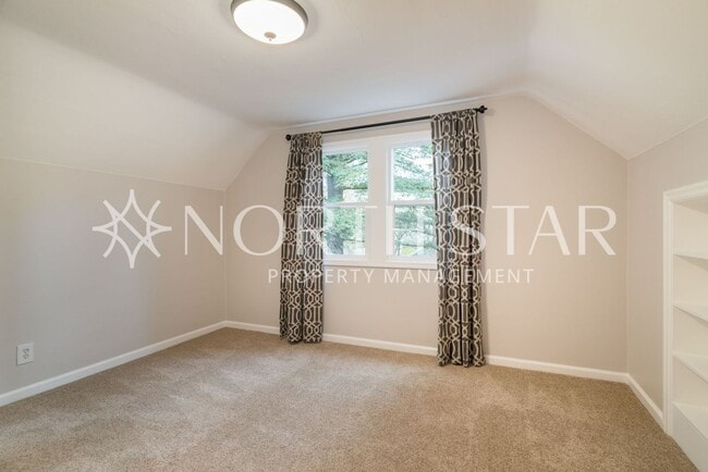 Building Photo - Newly Remodeled Lake Oswego Cottage With Lake Access.