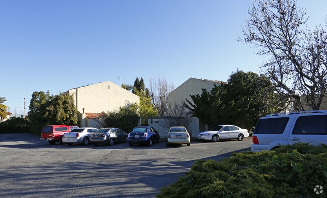 Building Photo - 131 Rose Ct