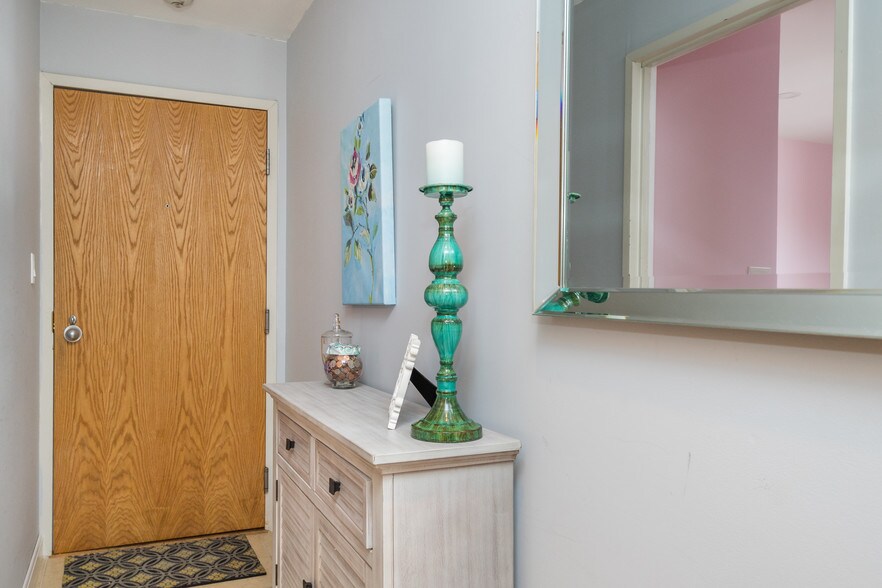 Building Photo - 103 Gainsborough St