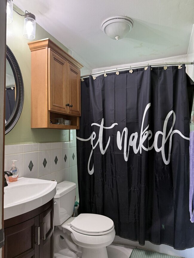 Building Photo - Adorable 2-Bedroom Cottage in Marion!