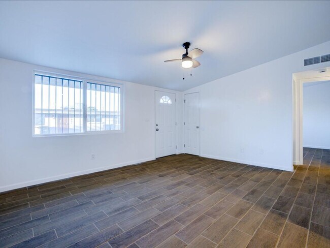 Building Photo - Fully Remodeled 2 Bedroom Home – Modern Co...