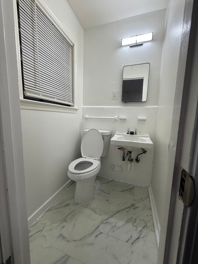 Building Photo - 3992 Ridgedale St