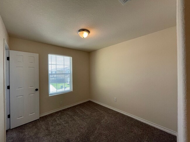 Building Photo - Town home for rent