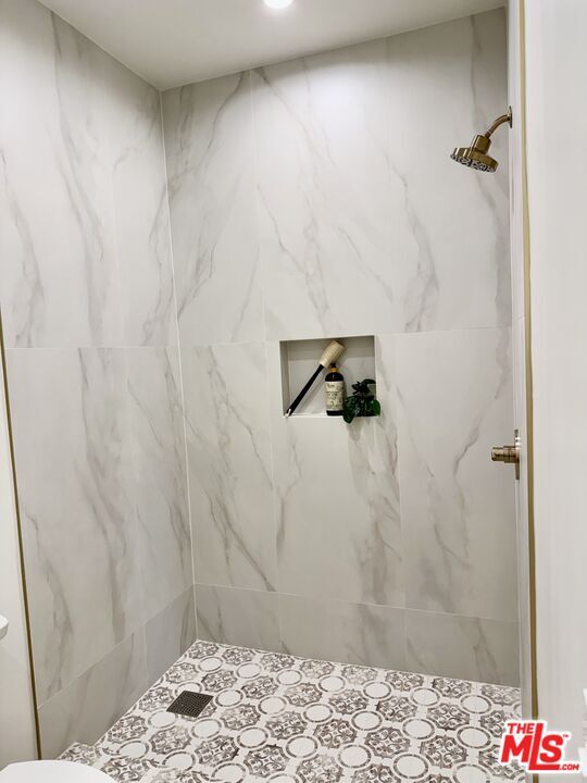 Building Photo - 900 N Alfred St