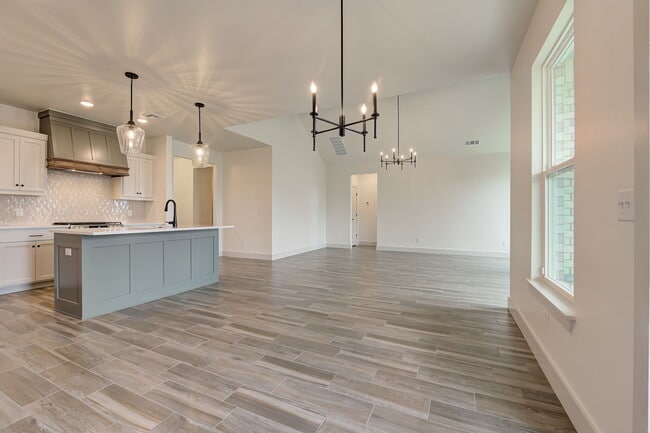 Building Photo - 2116 Josslyn Pl