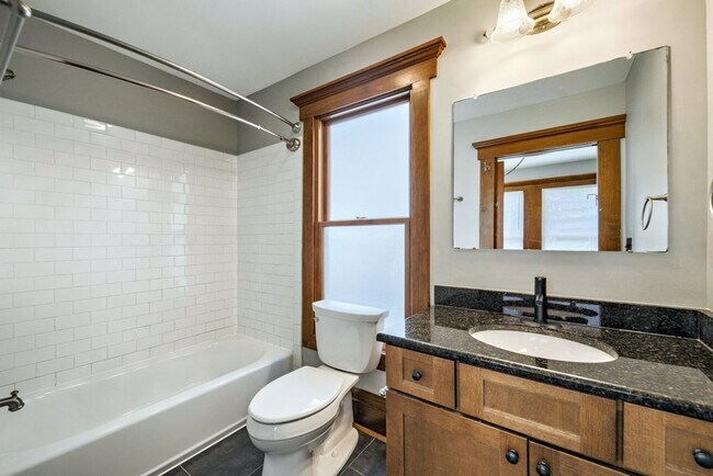 Building Photo - Short North / Victorian Village Stunning Single Family House!