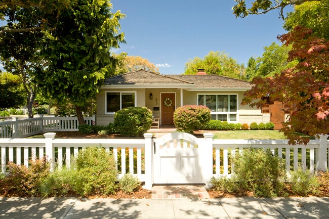 Building Photo - 403 Laurel Ave