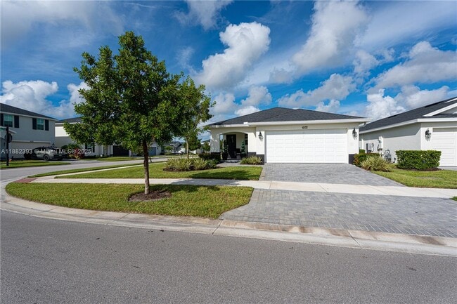 Building Photo - 6172 NW Sweetwood Dr