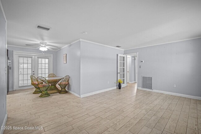 Building Photo - 818 Hampton Way