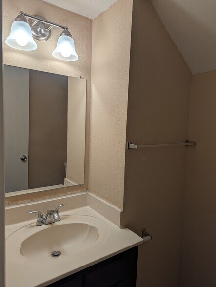 Building Photo - 11600 Marsh McCall Way