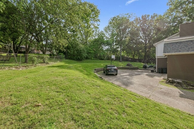 Building Photo - 109 Cloverdale Ct