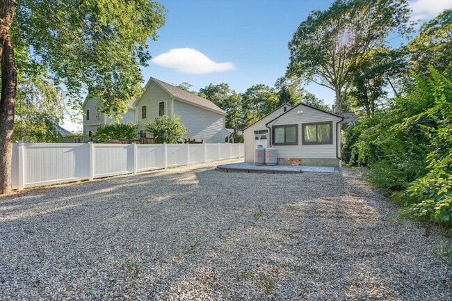 Building Photo - 39 Spring Glen Rd