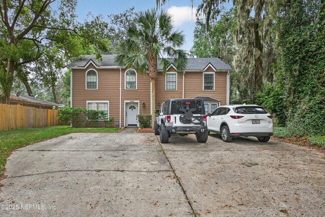 Building Photo - 3945 Oak St