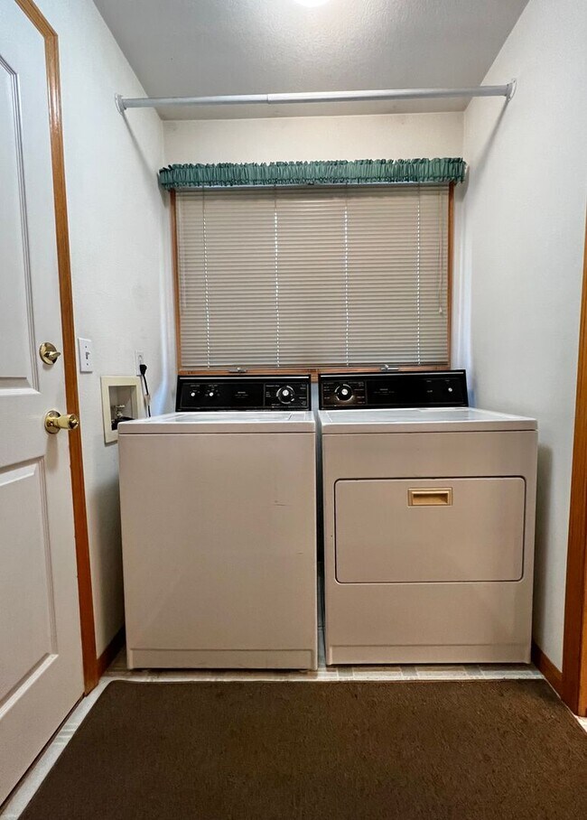 Building Photo - Charming 2-Bedroom Townhome in SW Fort Collins