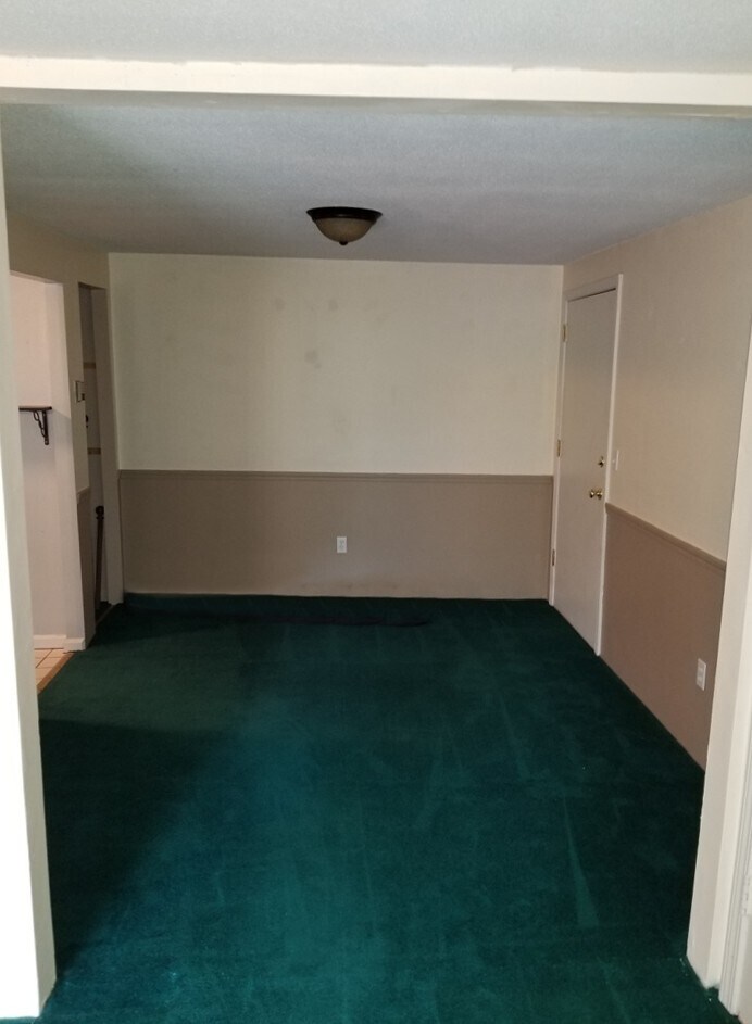 Building Photo - 80 English Village Rd