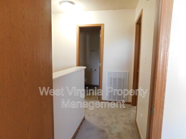 Building Photo - 190 Cardinal Wy