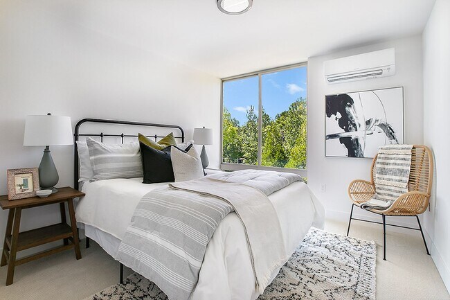 Building Photo - 2Bd/2.25Ba Seattle Townhome