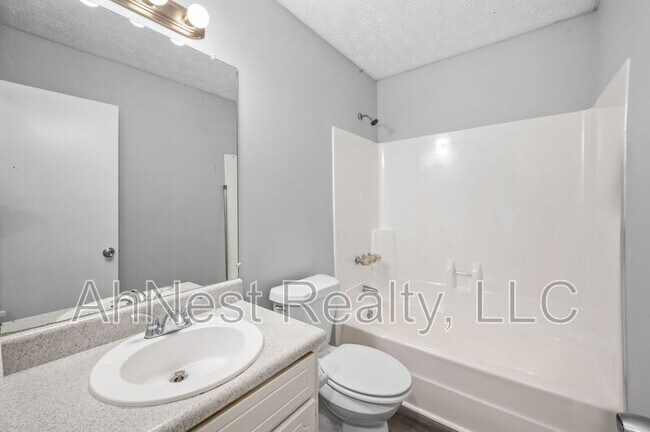 Building Photo - 50 Woodland Trce