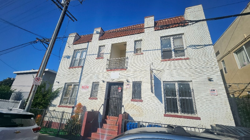 Building Photo - 1005 W 23rd St