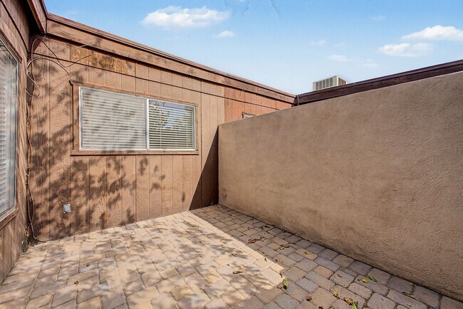 Building Photo - 1297 W 5th St