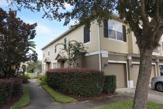 Building Photo - Excellent & Spacious 2/2 with 1 Car Garage...