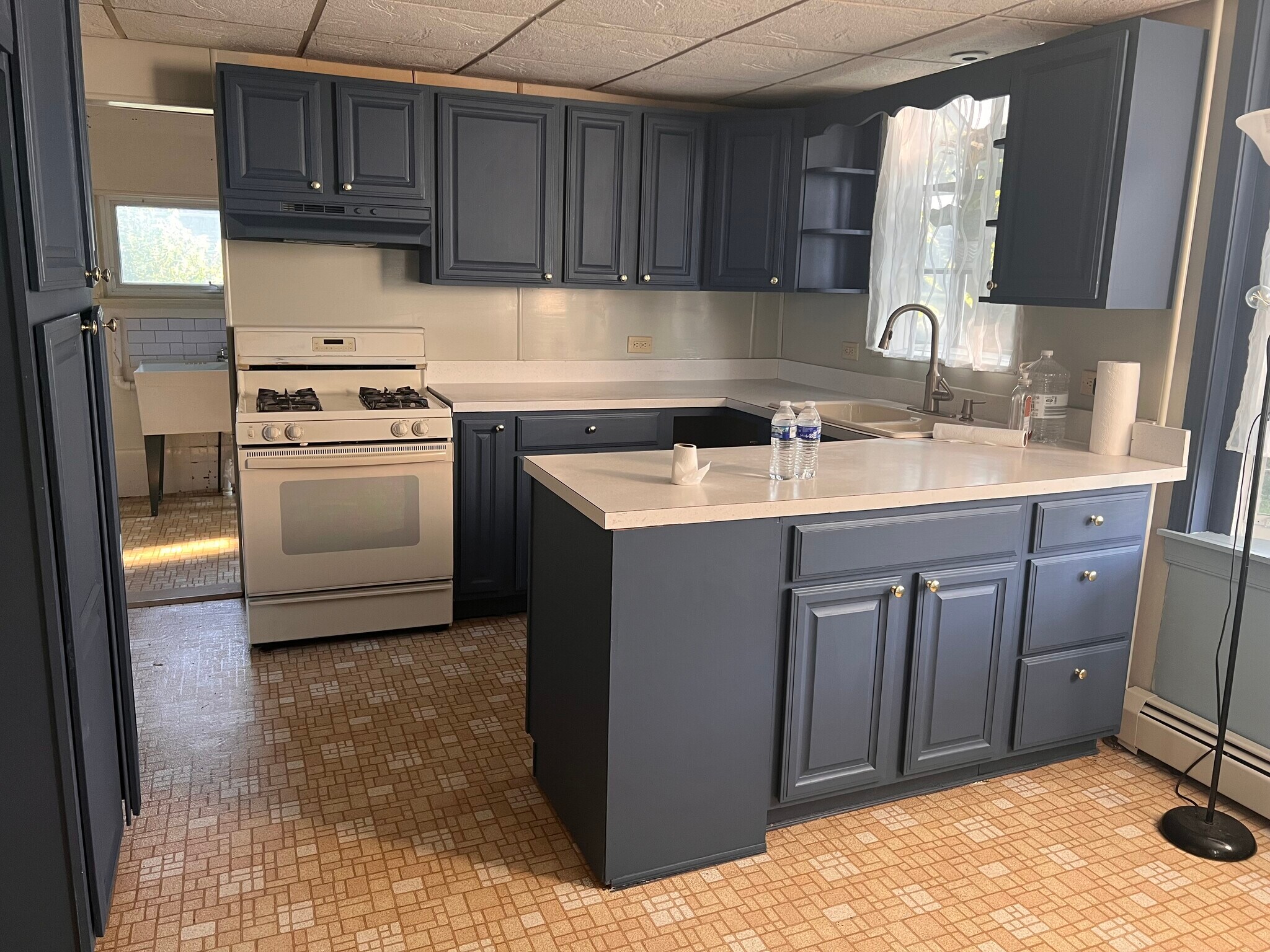 Kitchen, entry perspective - 1726 Temple Ave