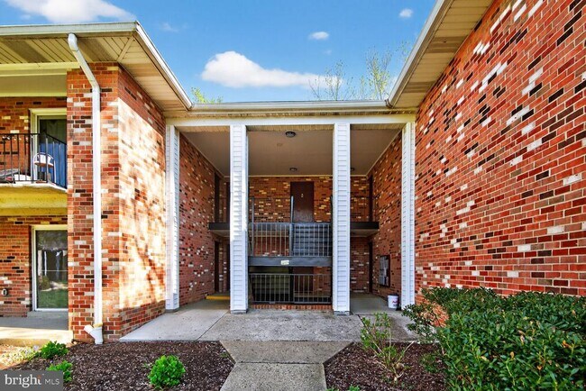 Building Photo - 205 Victor Pkwy