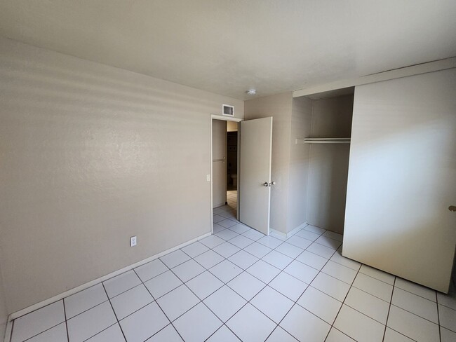 Building Photo - 3BD/2.5BA Single Story Home - 1950 Square ...