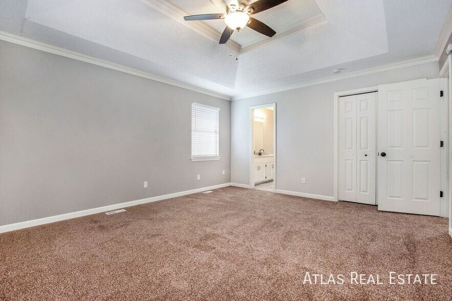 Building Photo - 301 SE Onyx Dr