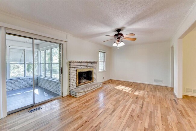 Building Photo - 2628 Whitehurst Dr