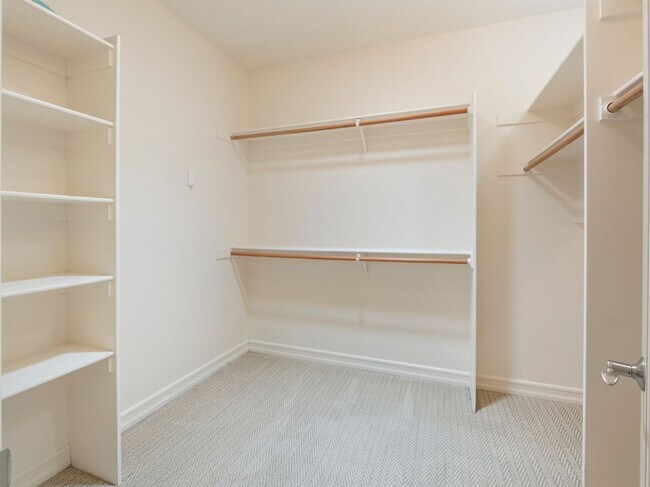 Building Photo - 5250 Coleridge Ct