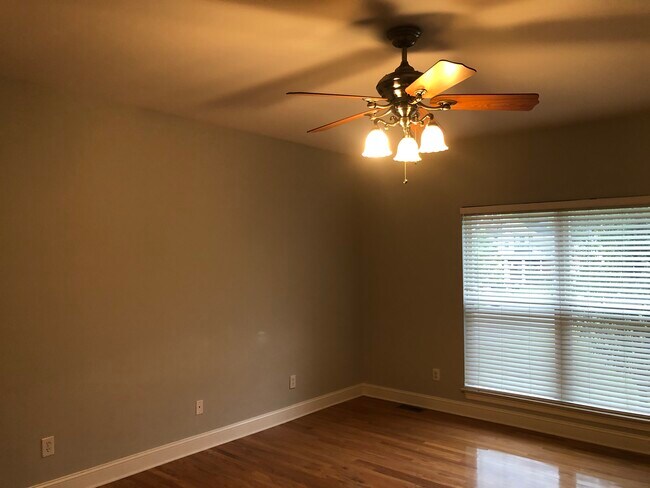 Building Photo - 9719 Glen Eden Ct