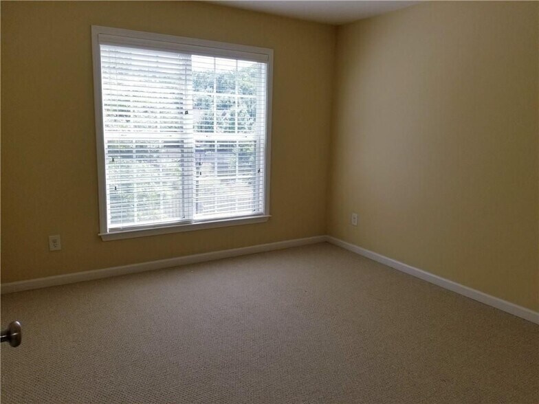 Building Photo - 3363 Stoneham Dr NW