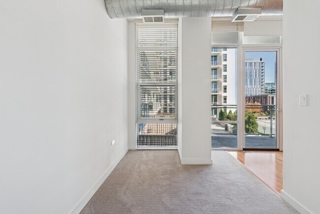 Building Photo - 901 W Madison St