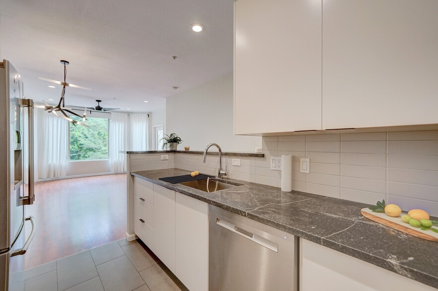 Kitchen and living area - 435 W Rio Salado Pky