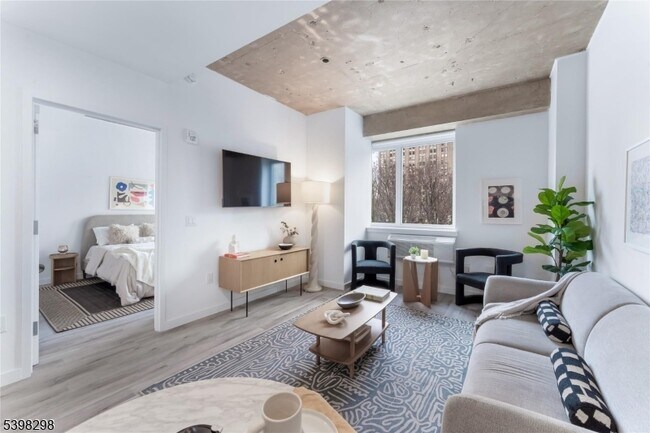 Building Photo - 10 Commerce Ct