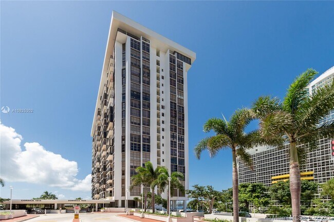 Building Photo - 1925 Brickell Ave