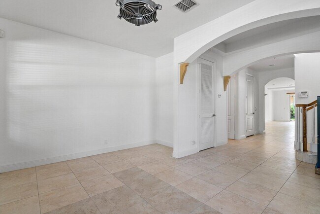 Building Photo - 811 S Federal Hwy