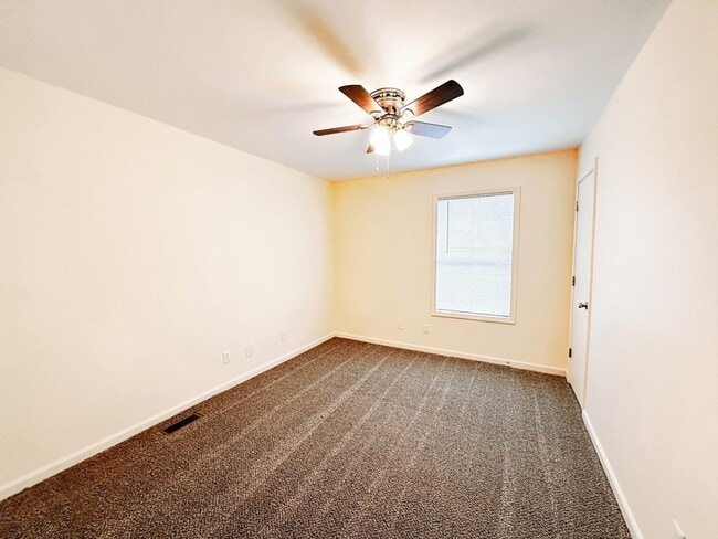 Building Photo - 108 Coyote Ct