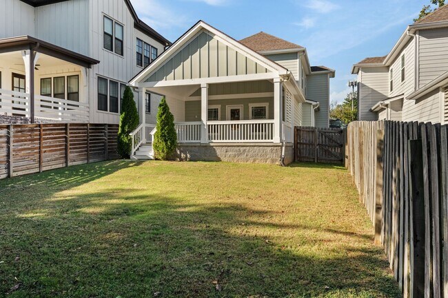 Building Photo - 835 Gale Ln