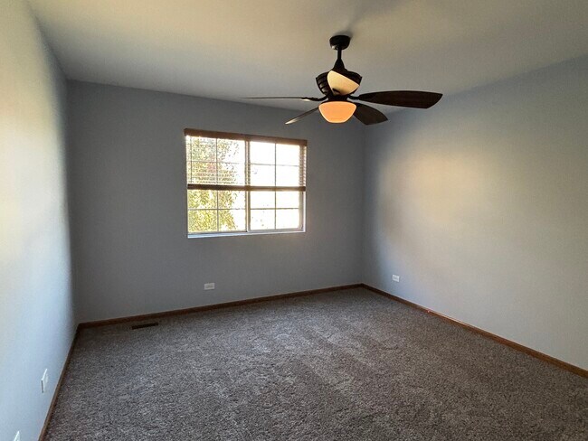 Building Photo - 162 Village Creek Dr