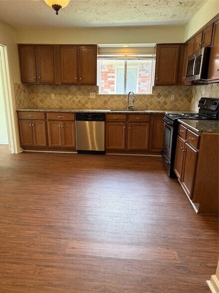 Building Photo - 17514 Heritage Cove Dr