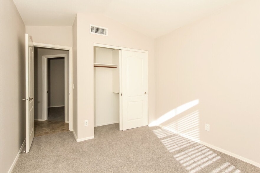 Building Photo - 9830 W Runion Dr