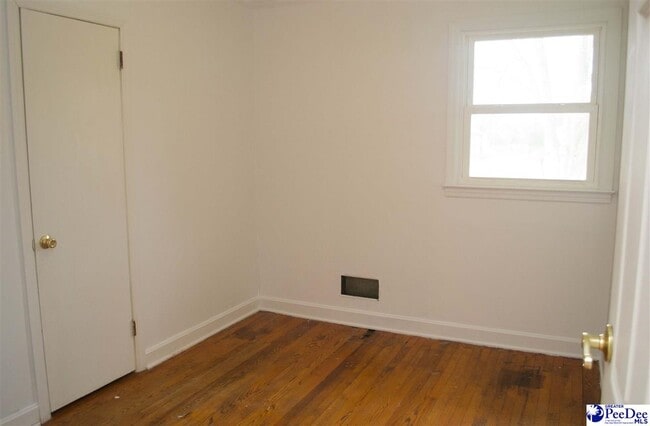 Building Photo - 109 Lands End Dr
