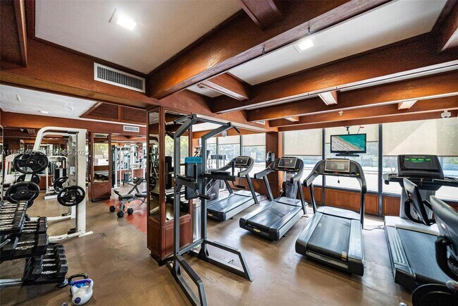 Building Photo - 600 NE 36th St