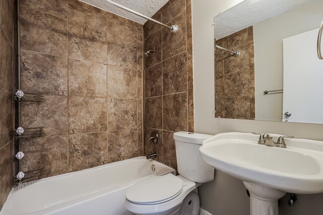Building Photo - 4724 Granada Dr