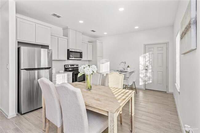 Building Photo - 1301 W Sucre Dr