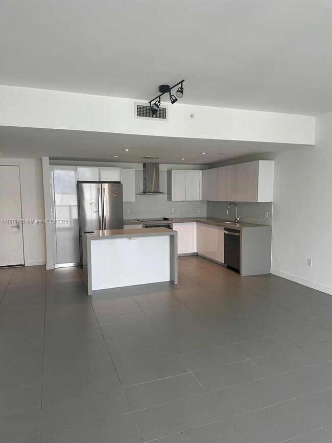 Building Photo - 1600 NE 1st Ave